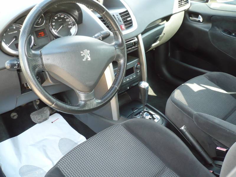 PEUGEOT 207 ESSENCE BOITE AUTOMATIQUE OCCASIO?N PETIT PRIX A VENDRE A LA LONDE LES MAURES