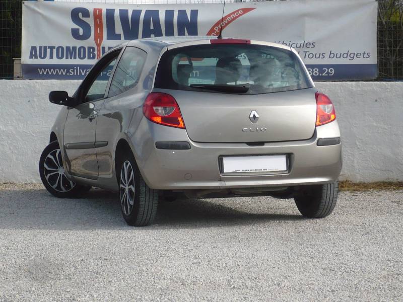 RENAULT CLIO III 1.2L ESSENCE BOITE AUTOMATIQUE OCCASION PETIT PRIX A VENDRE A BERRE L ETANG